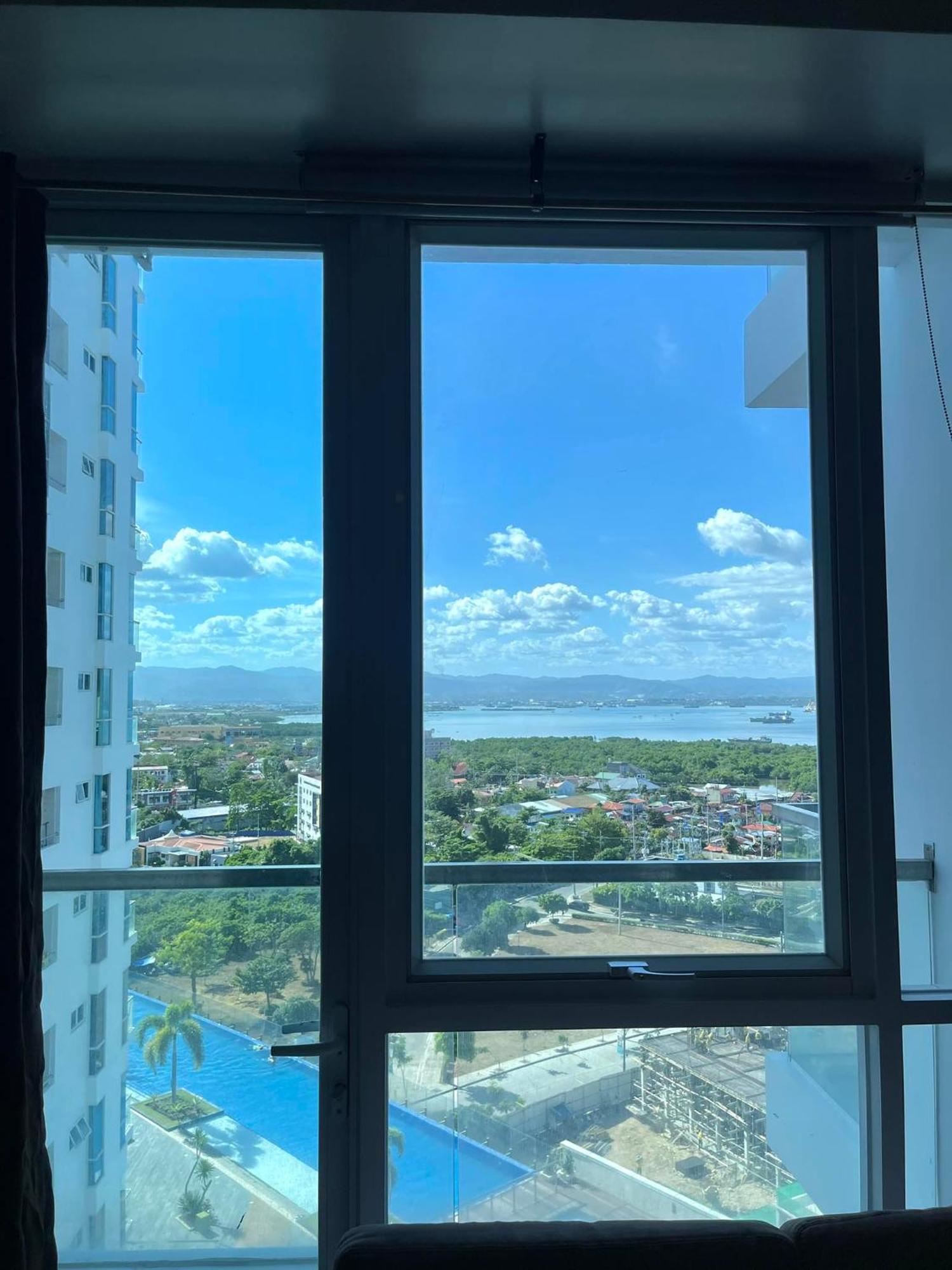 Mactan Newtown Condo With Pool Access Lapu-Lapu City Buitenkant foto